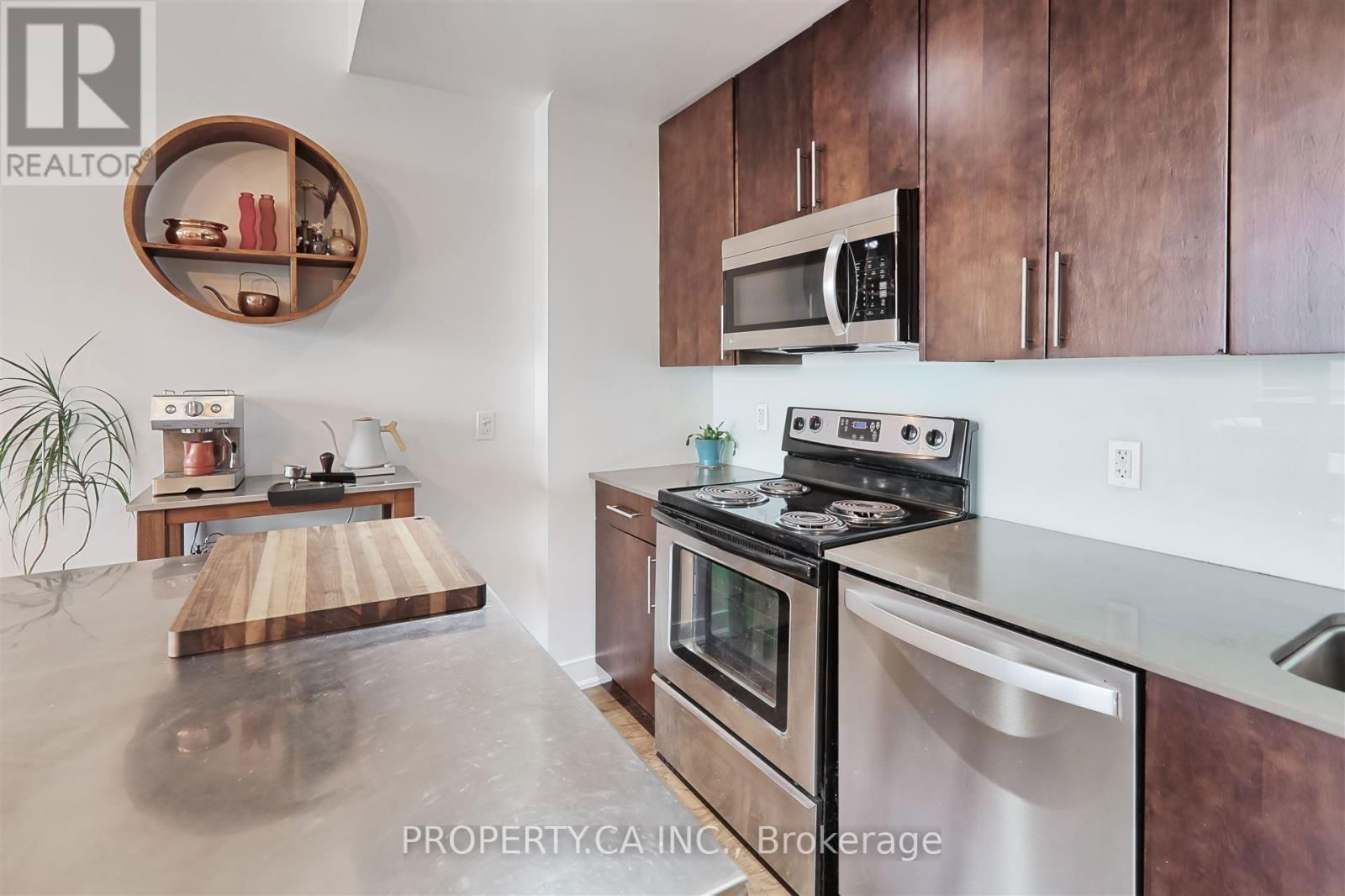 303 - 25 RITCHIE AVENUE Image 7