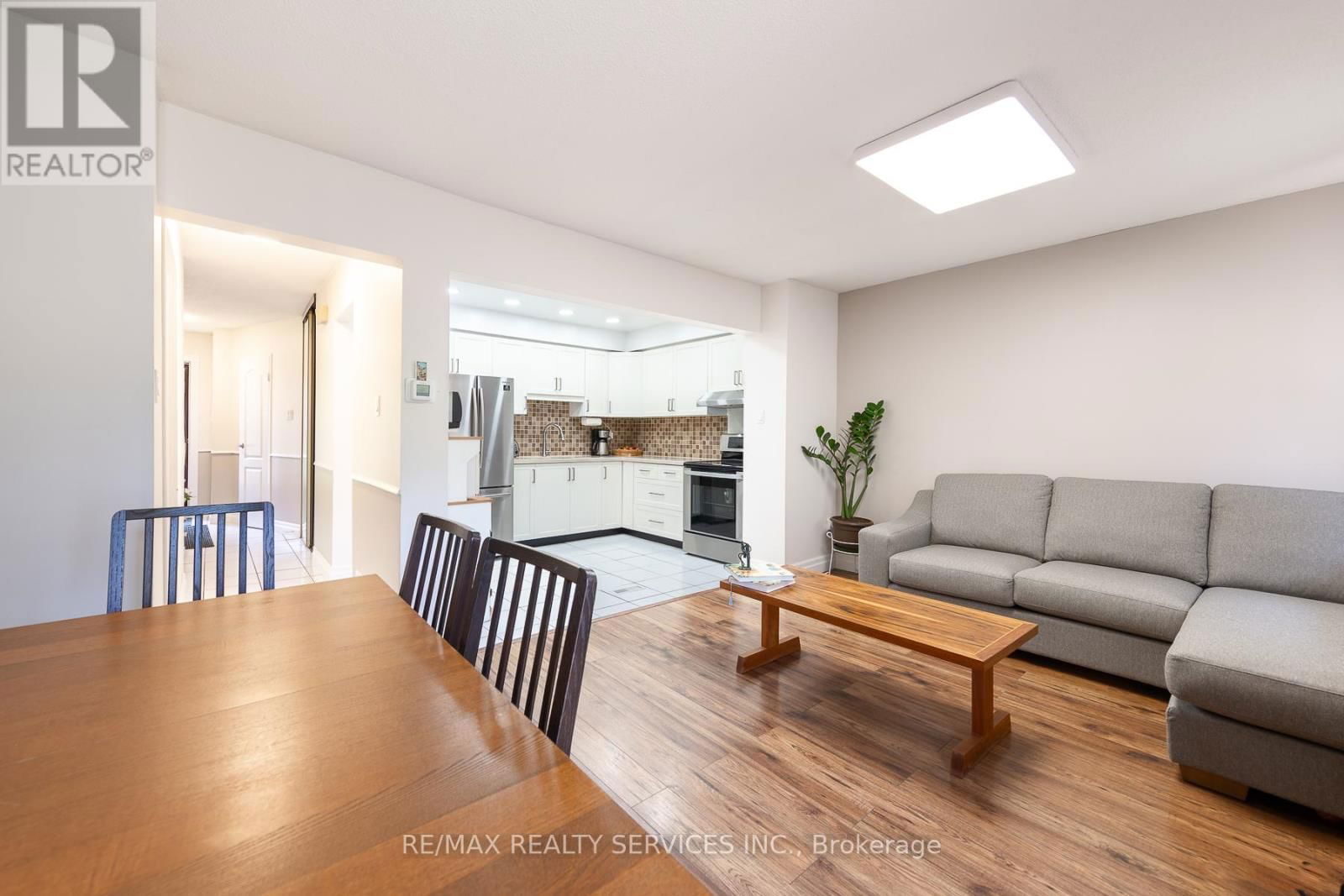 54 TARA PARK CRESCENT Image 12
