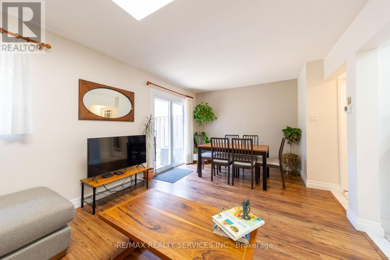 54 TARA PARK CRESCENT Image 14