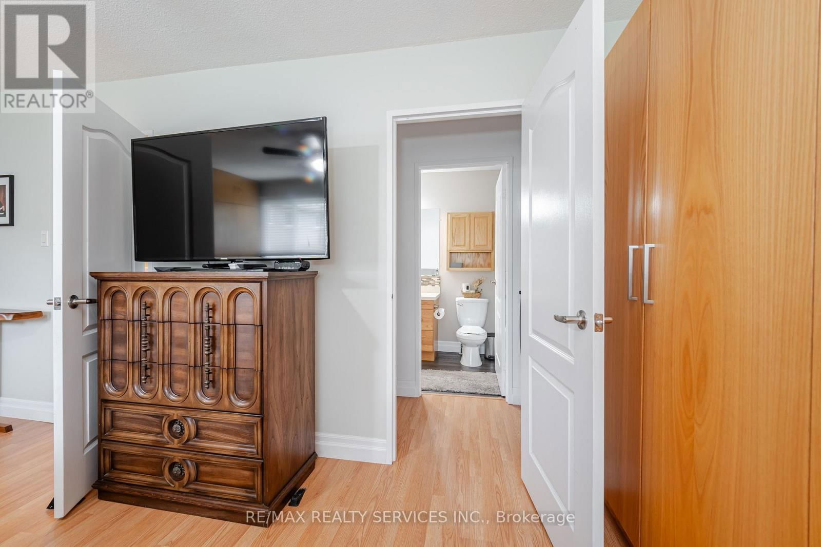 54 TARA PARK CRESCENT Image 22