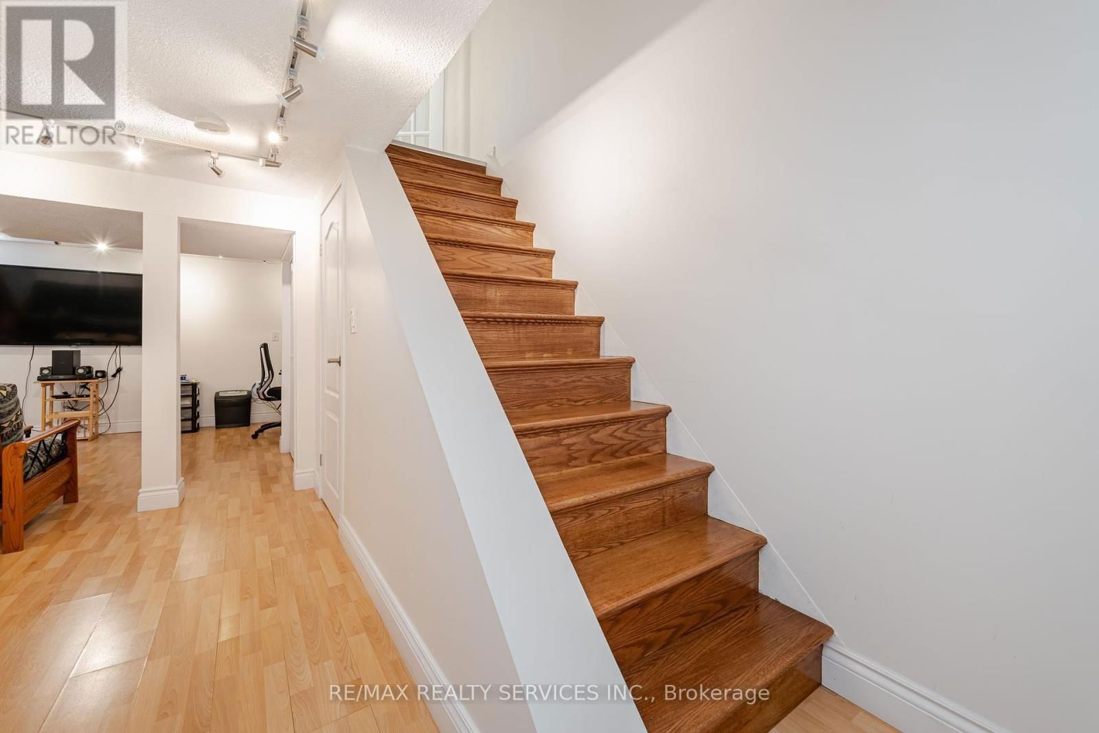 54 TARA PARK CRESCENT Image 29