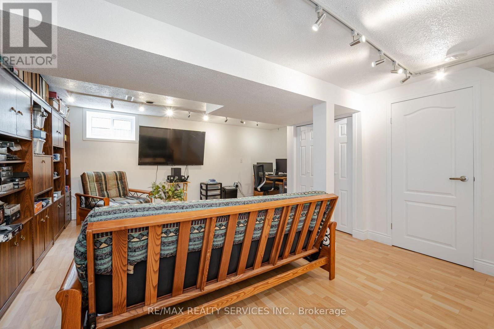 54 TARA PARK CRESCENT Image 31