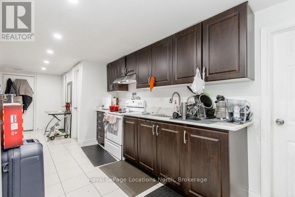 120 CANDY CRESCENT Image 32