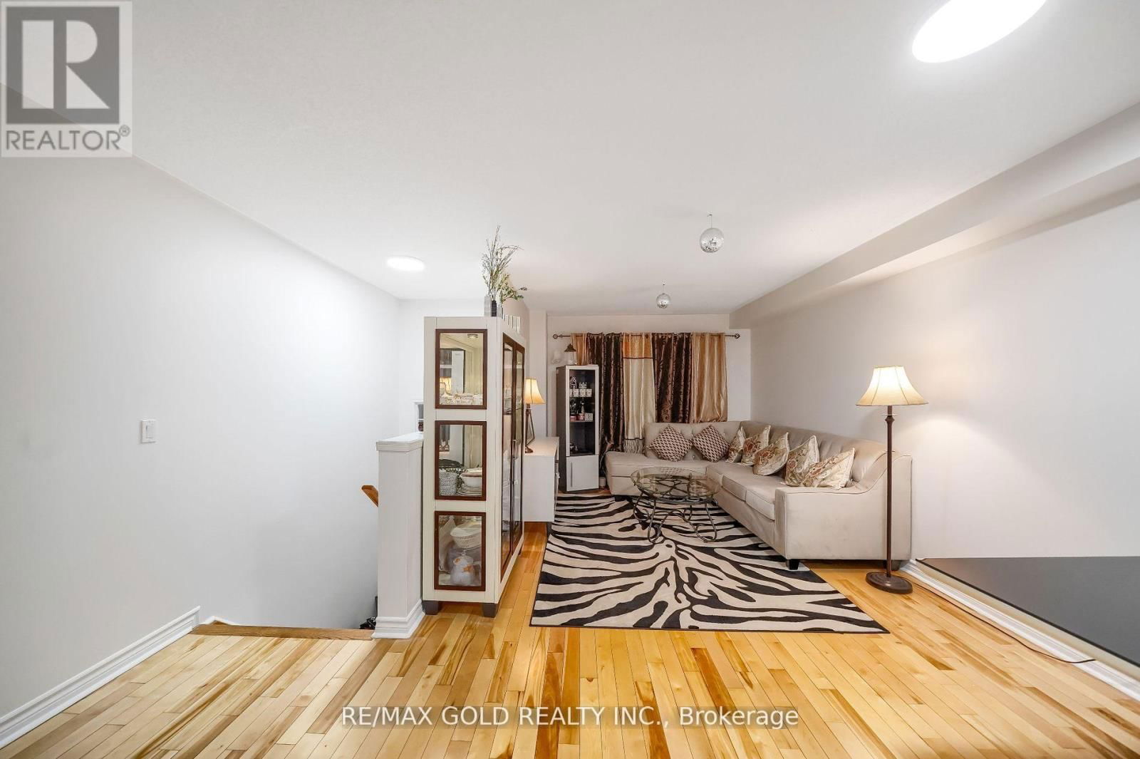 33 - 5055 HEATHERLEIGH AVENUE Image 4