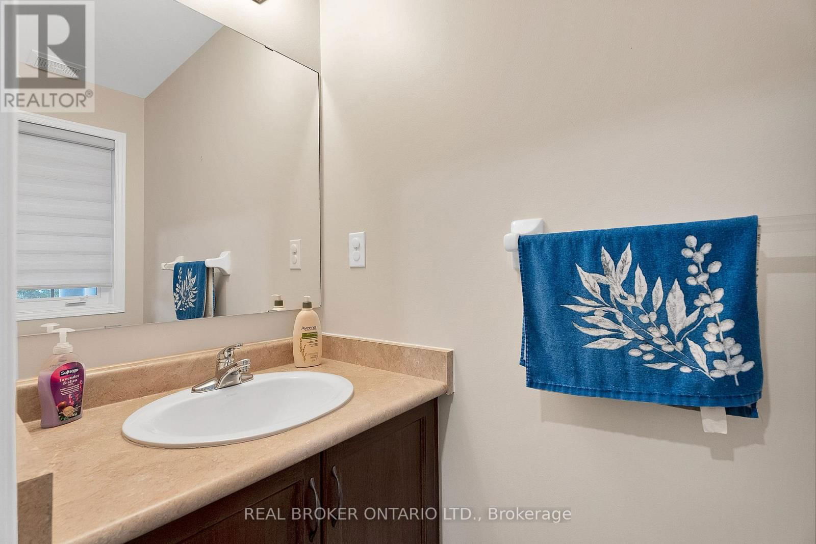 152 - 7360 ZINNIA PLACE Image 26
