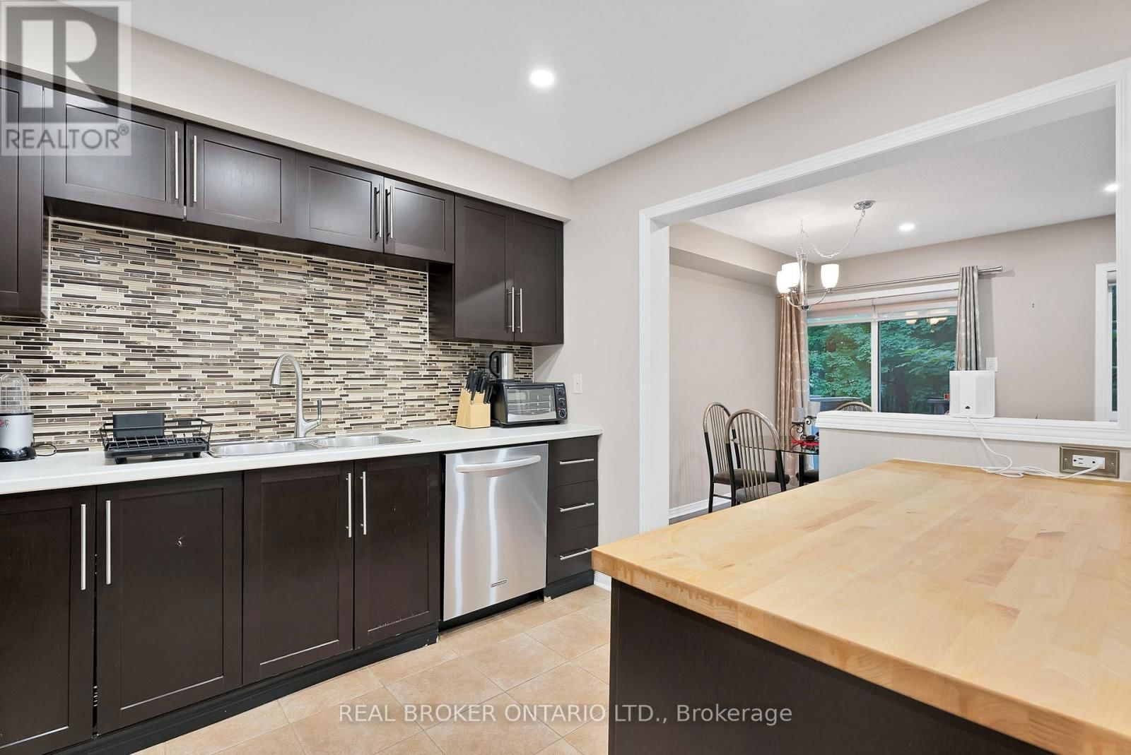 152 - 7360 ZINNIA PLACE Image 34