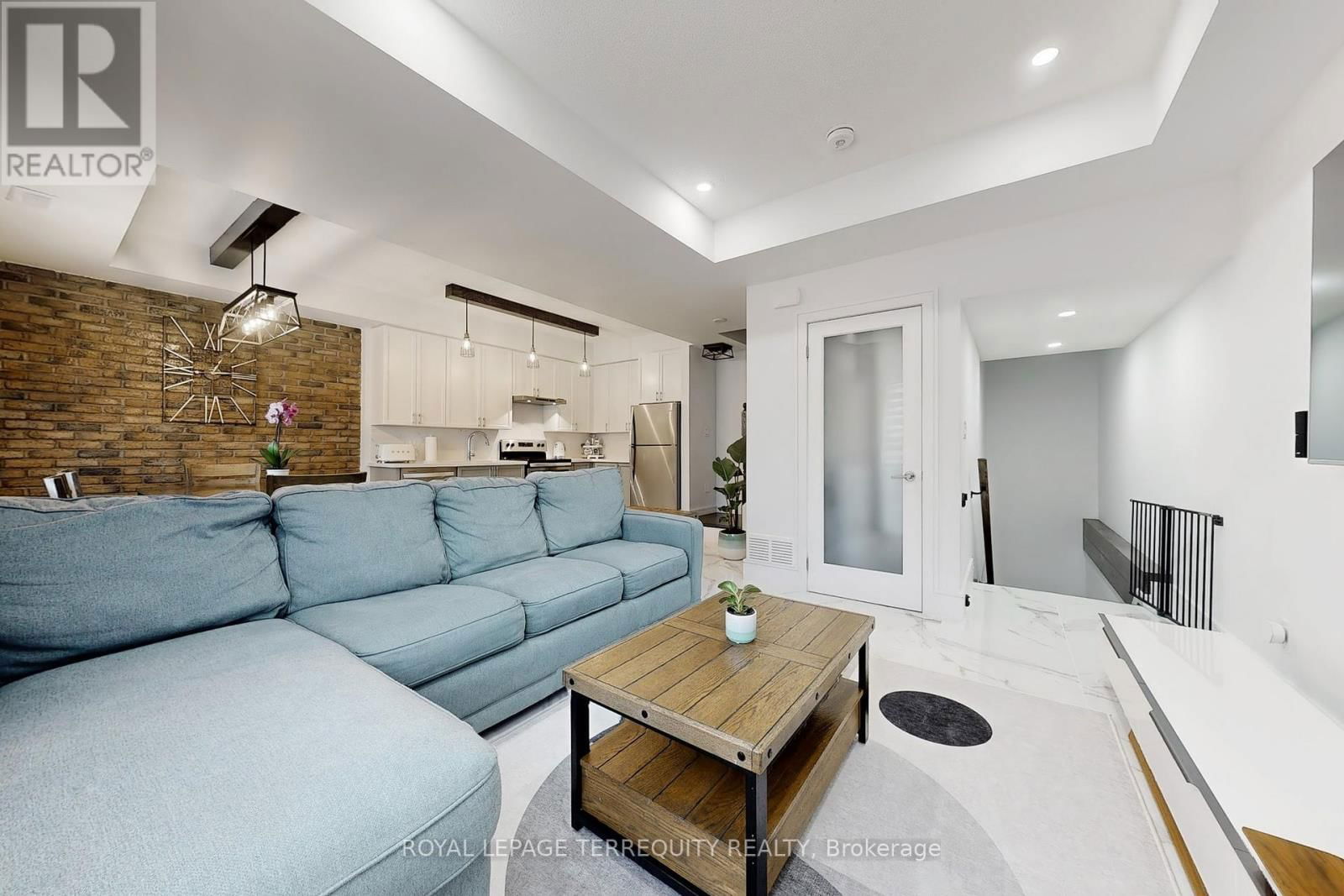 2 - 15 FORBES AVENUE Image 8