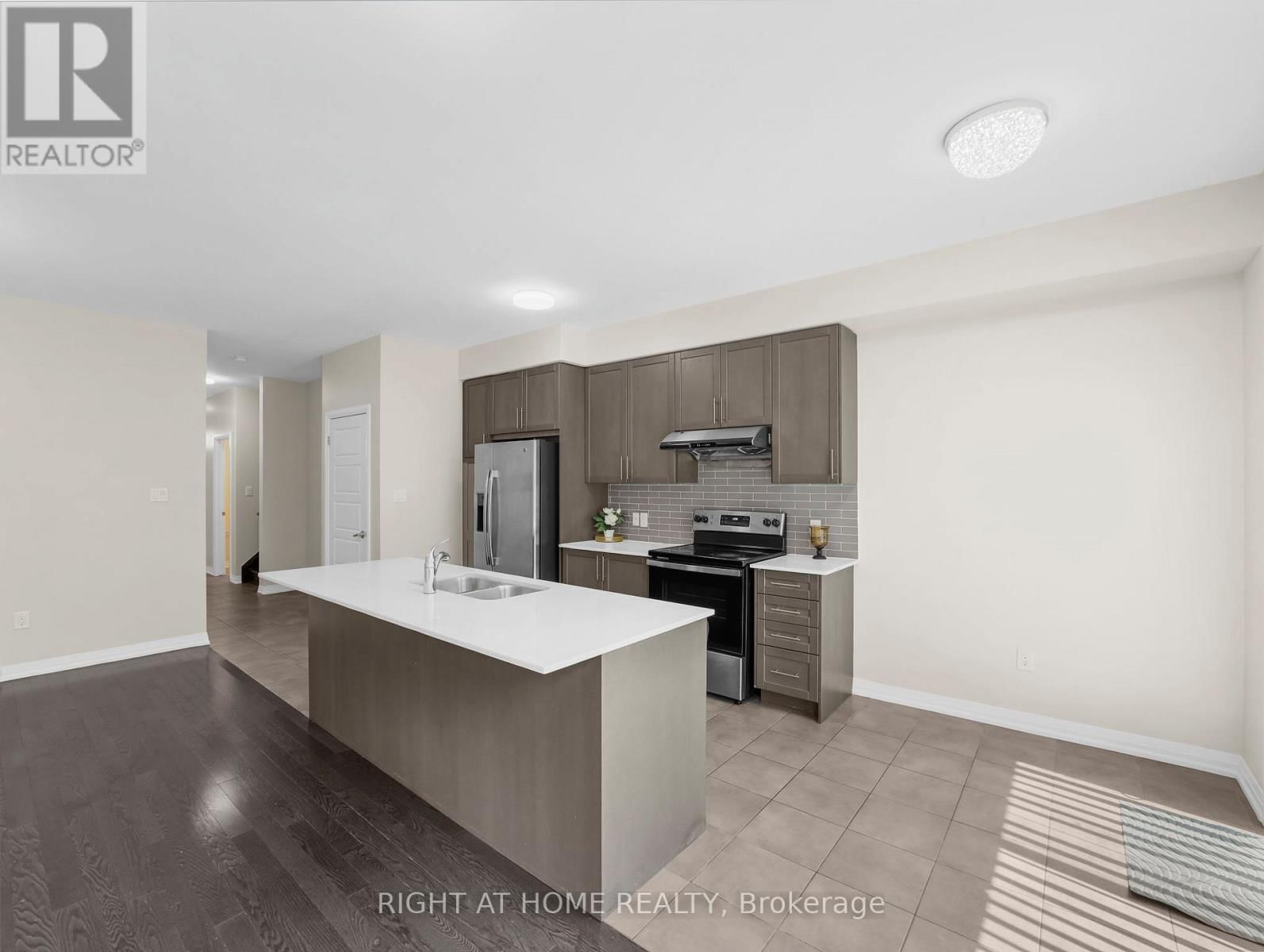 64 MCLAUGHLIN AVENUE Image 11