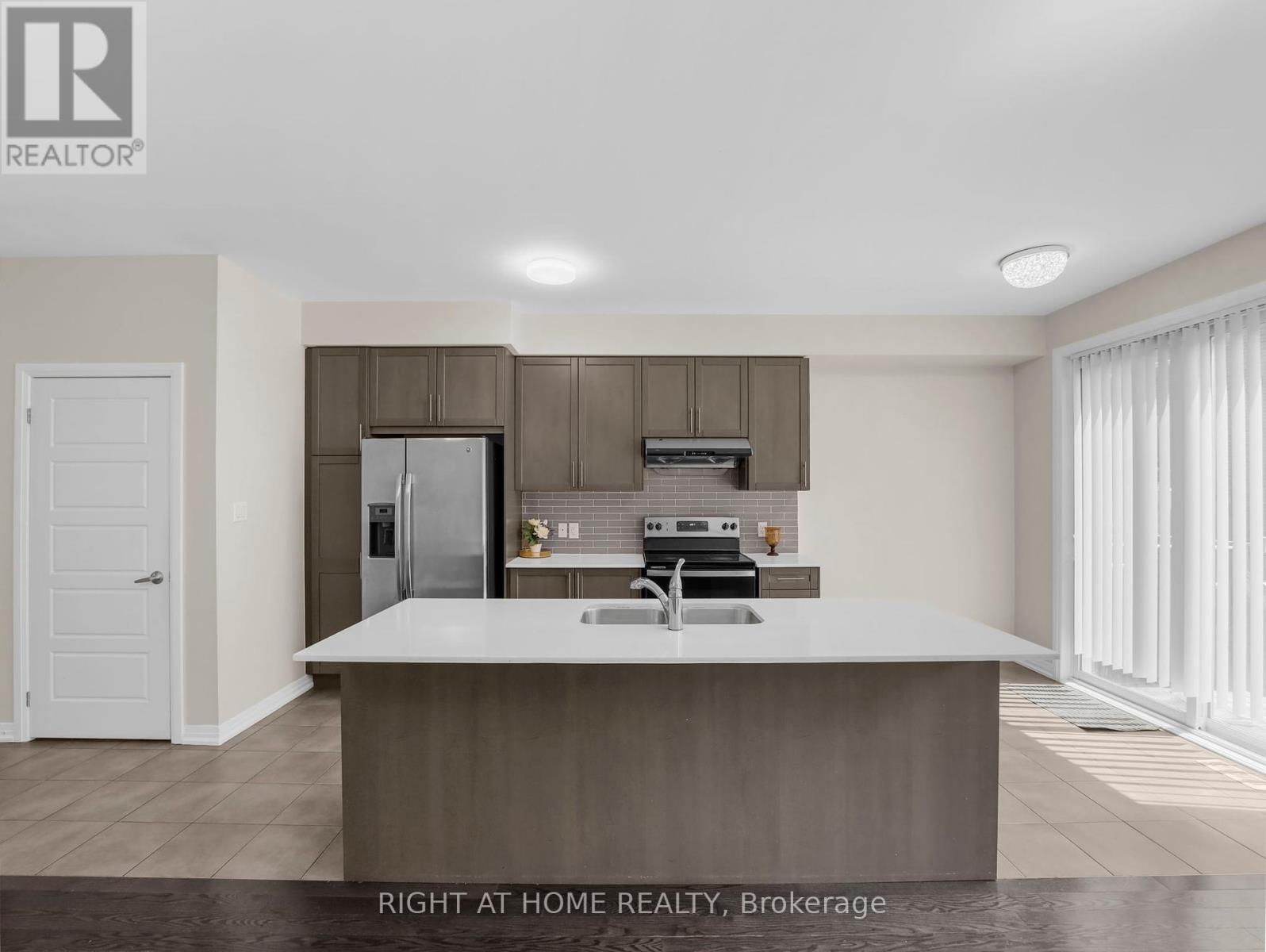 64 MCLAUGHLIN AVENUE Image 12
