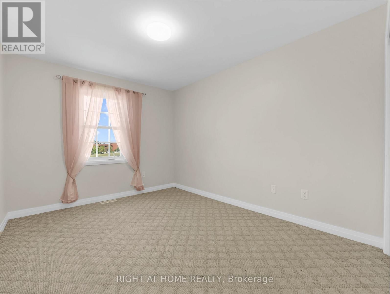 64 MCLAUGHLIN AVENUE Image 16