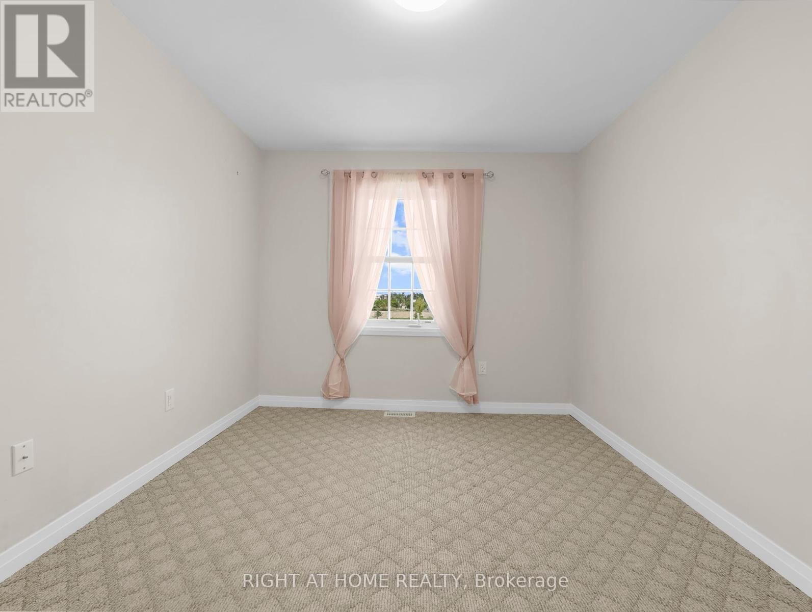 64 MCLAUGHLIN AVENUE Image 19