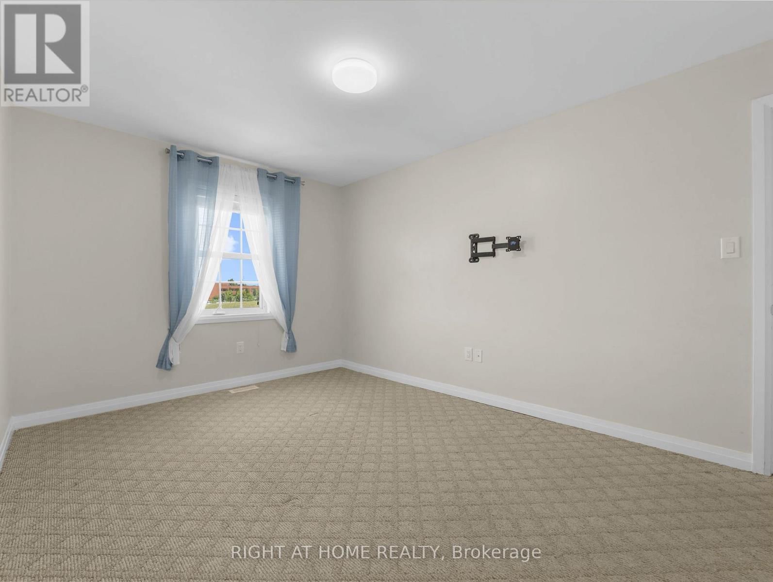 64 MCLAUGHLIN AVENUE Image 25