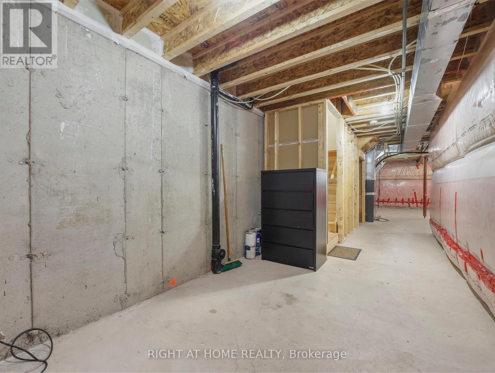 64 MCLAUGHLIN AVENUE Image 31