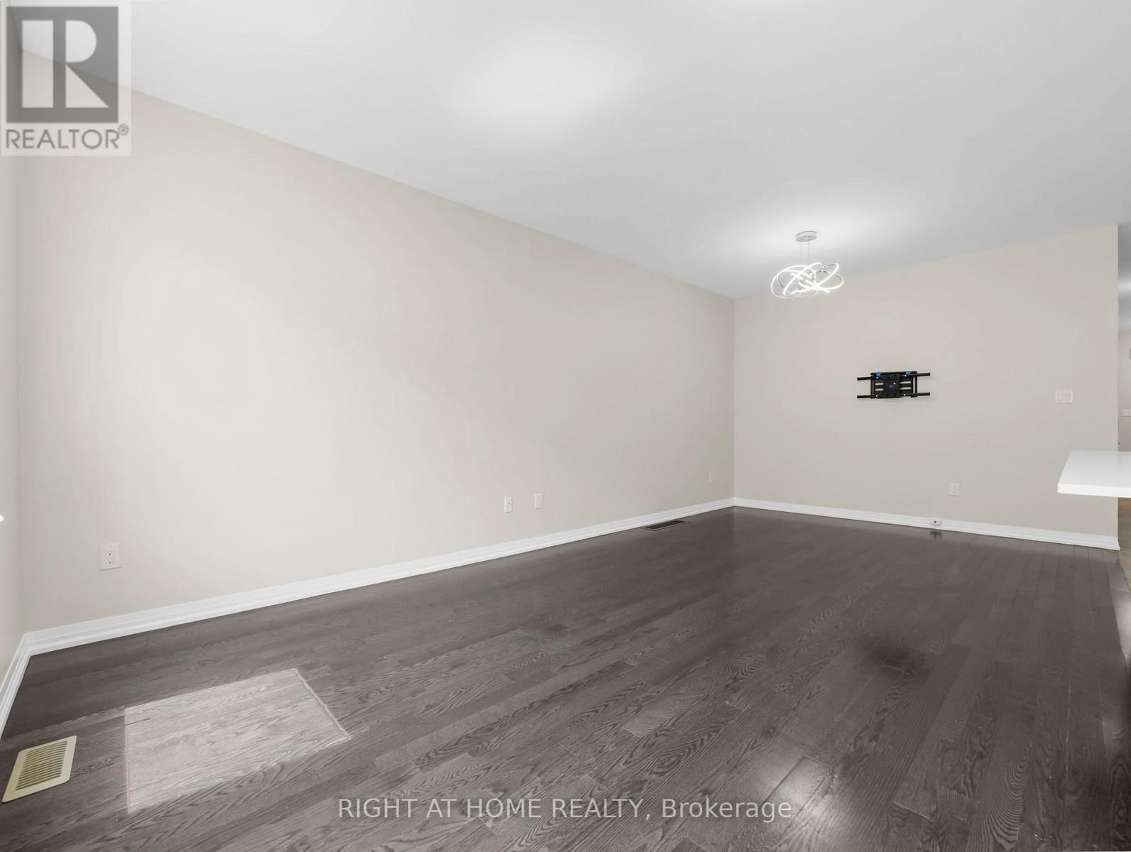 64 MCLAUGHLIN AVENUE Image 8