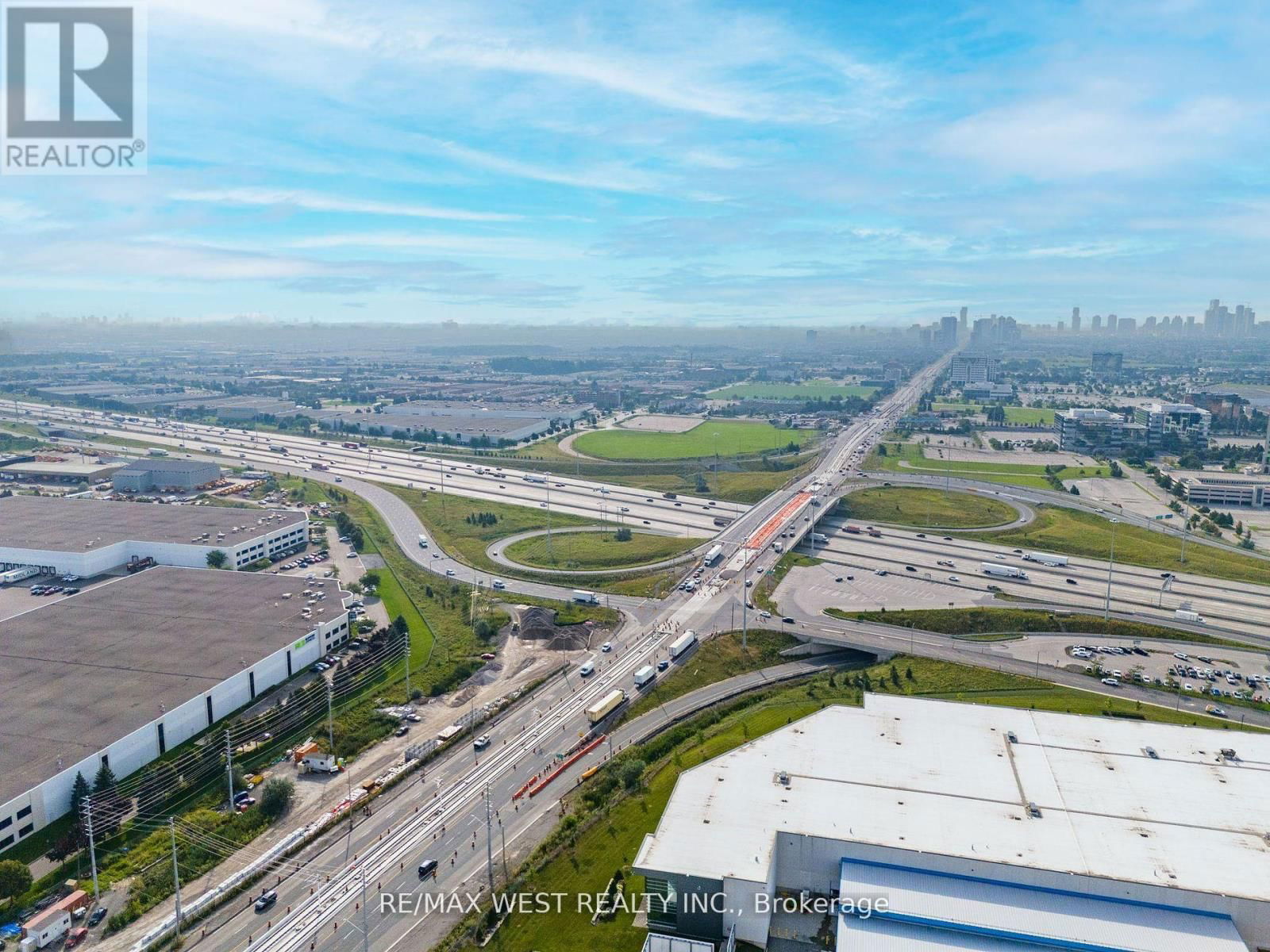2 - 90 COURTNEYPARK DRIVE Image 9