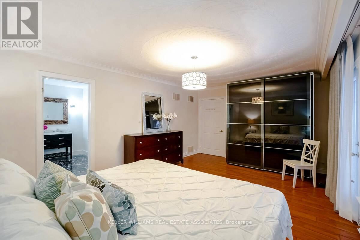 23 ROSEMEADE AVENUE Image 17