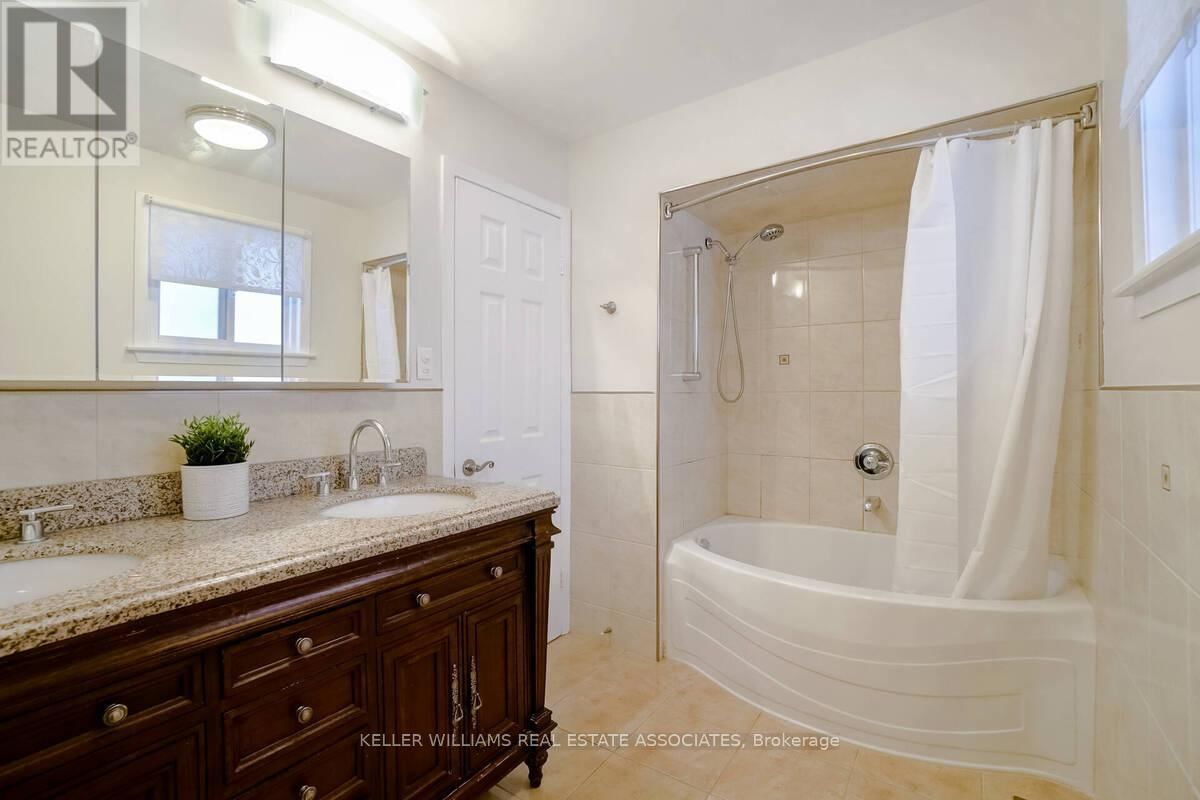23 ROSEMEADE AVENUE Image 30