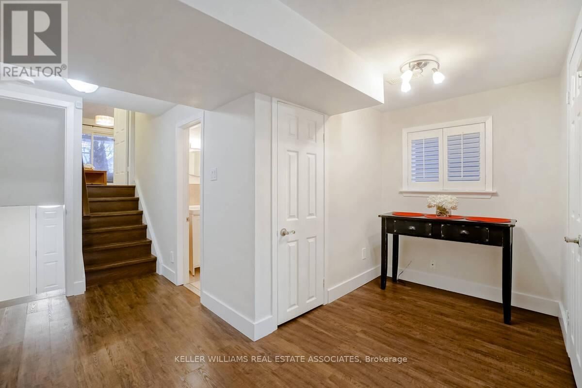 23 ROSEMEADE AVENUE Image 32