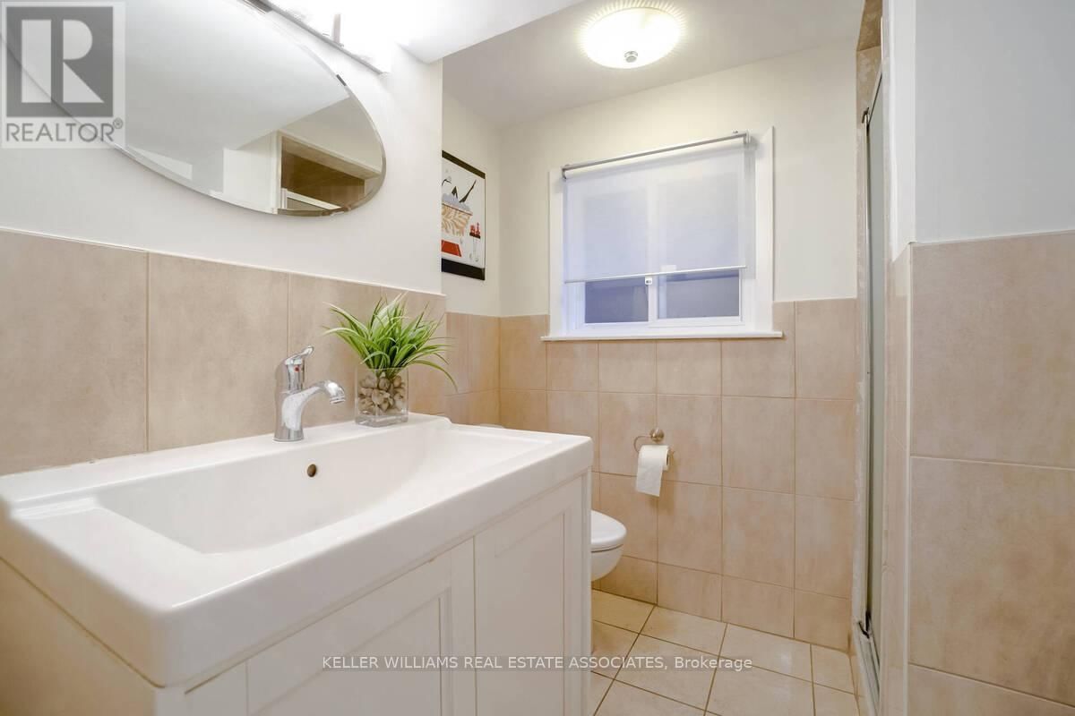 23 ROSEMEADE AVENUE Image 34