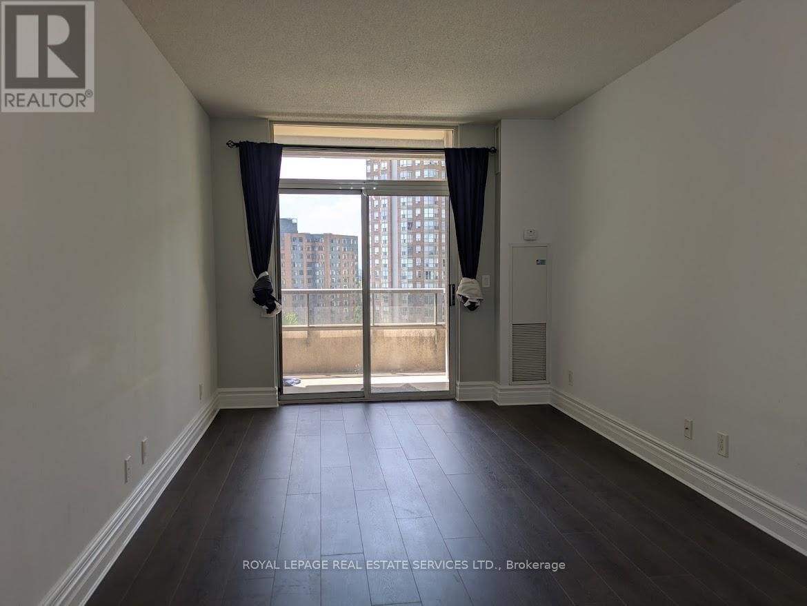 1128 - 3888 DUKE OF YORK BOULEVARD Image 10