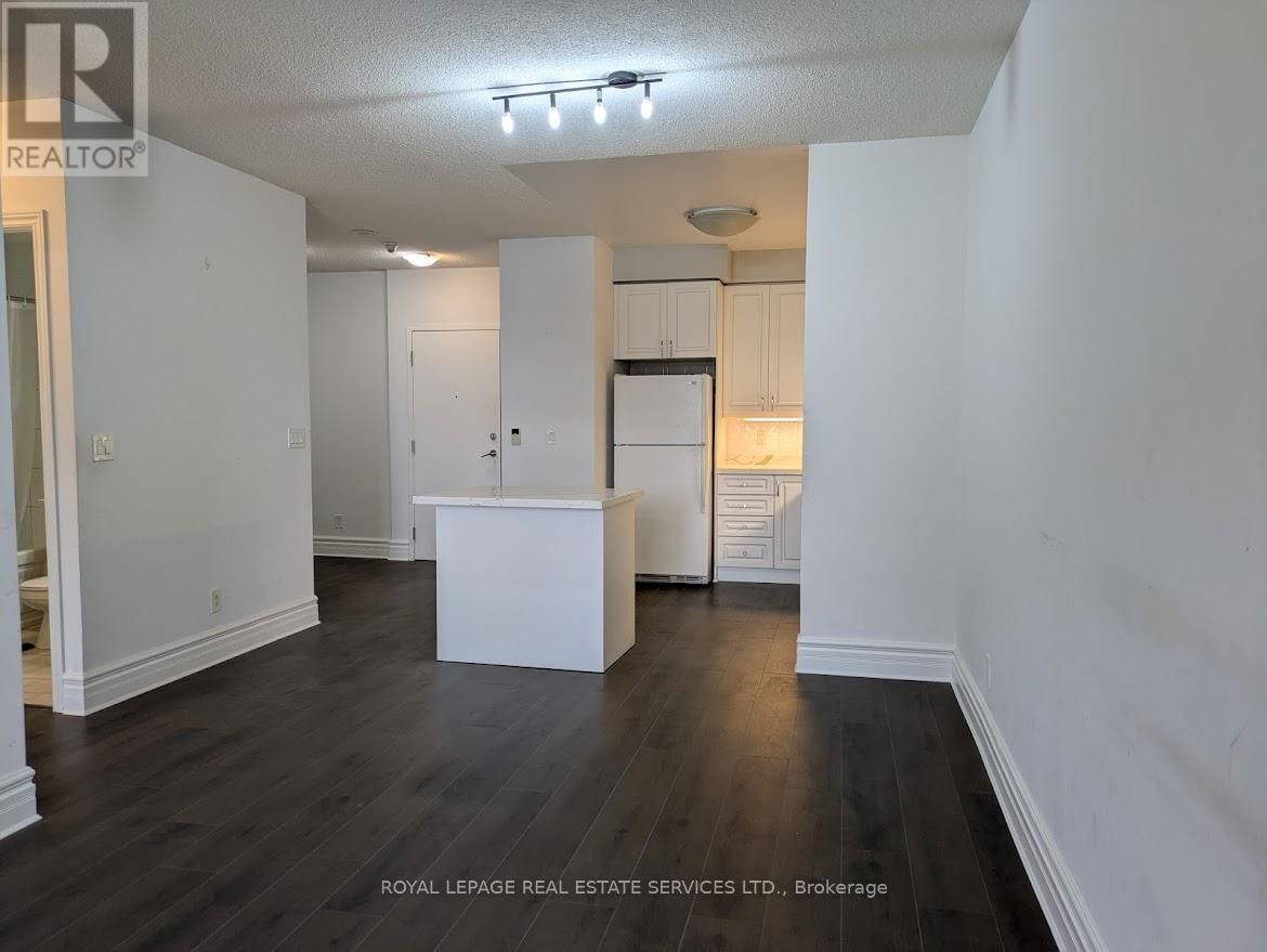1128 - 3888 DUKE OF YORK BOULEVARD Image 11