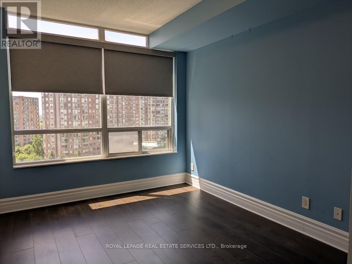 1128 - 3888 DUKE OF YORK BOULEVARD Image 13