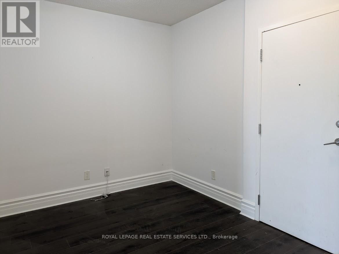 1128 - 3888 DUKE OF YORK BOULEVARD Image 2