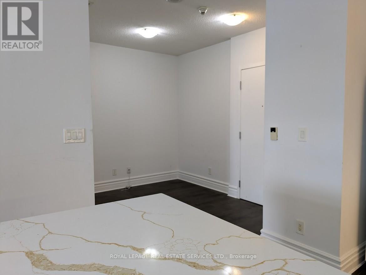 1128 - 3888 DUKE OF YORK BOULEVARD Image 3