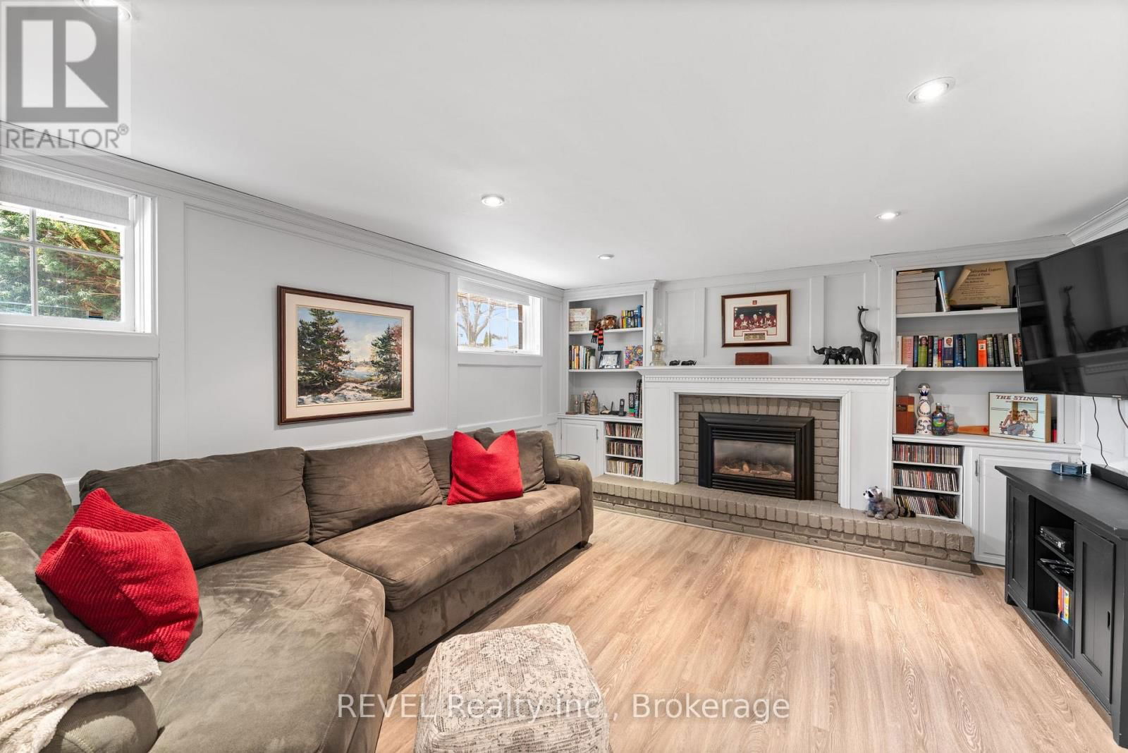 637 THORNWOOD AVENUE Image 25