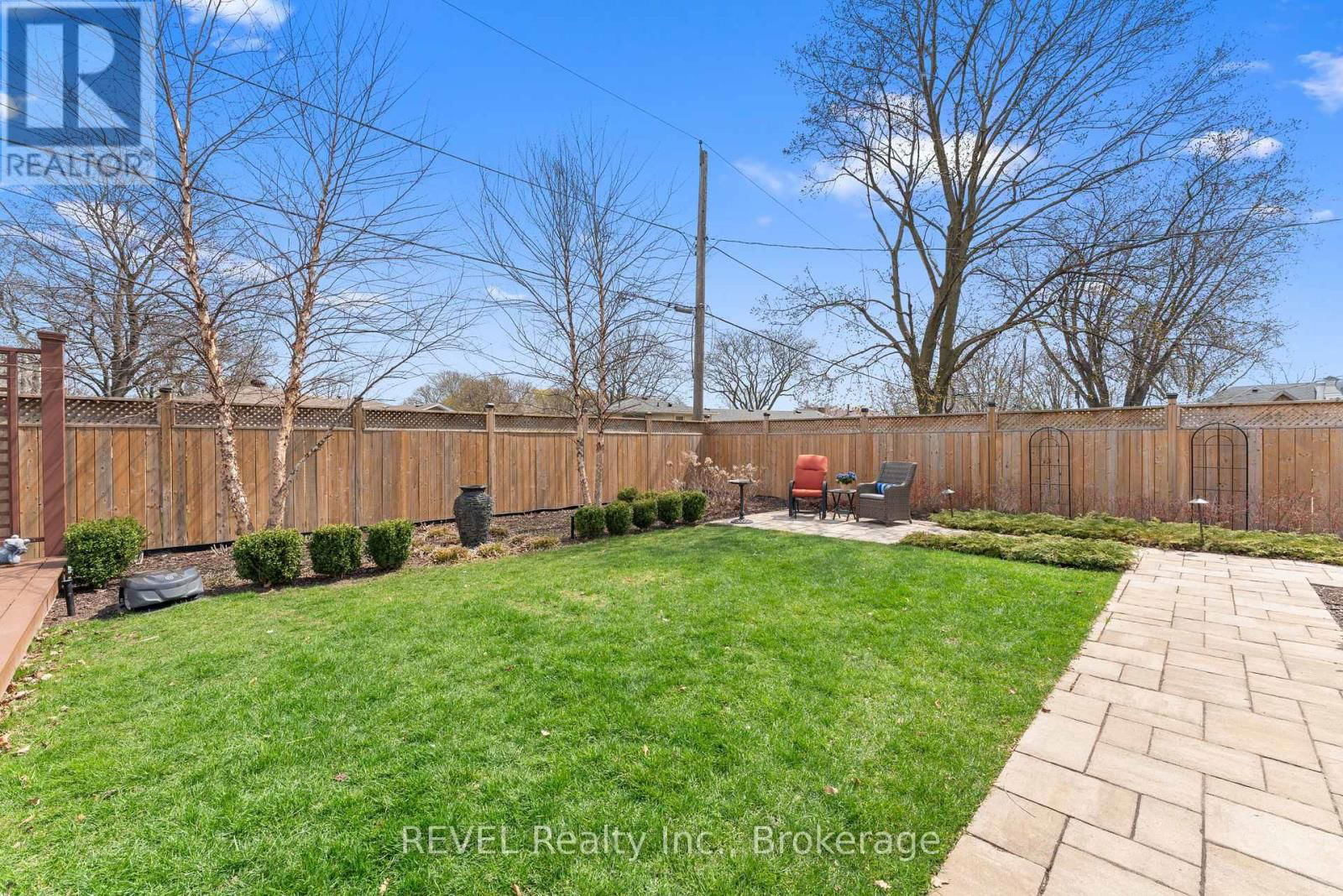 637 THORNWOOD AVENUE Image 33