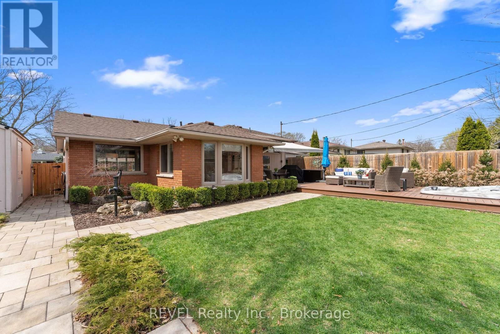 637 THORNWOOD AVENUE Image 34