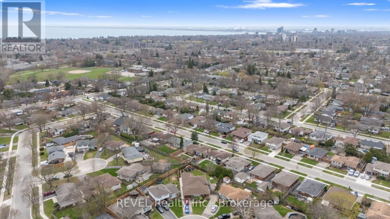 637 THORNWOOD AVENUE Image 39