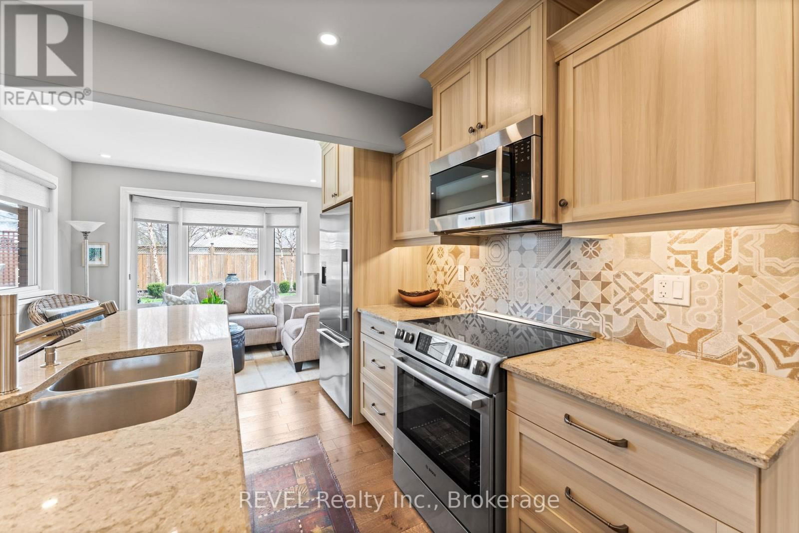 637 THORNWOOD AVENUE Image 8
