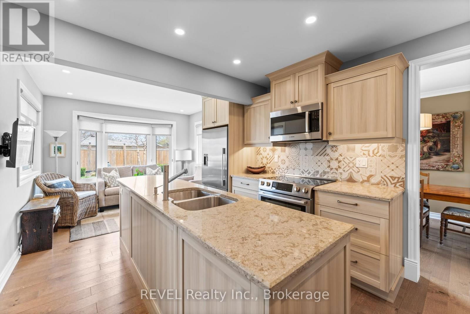 637 THORNWOOD AVENUE Image 9