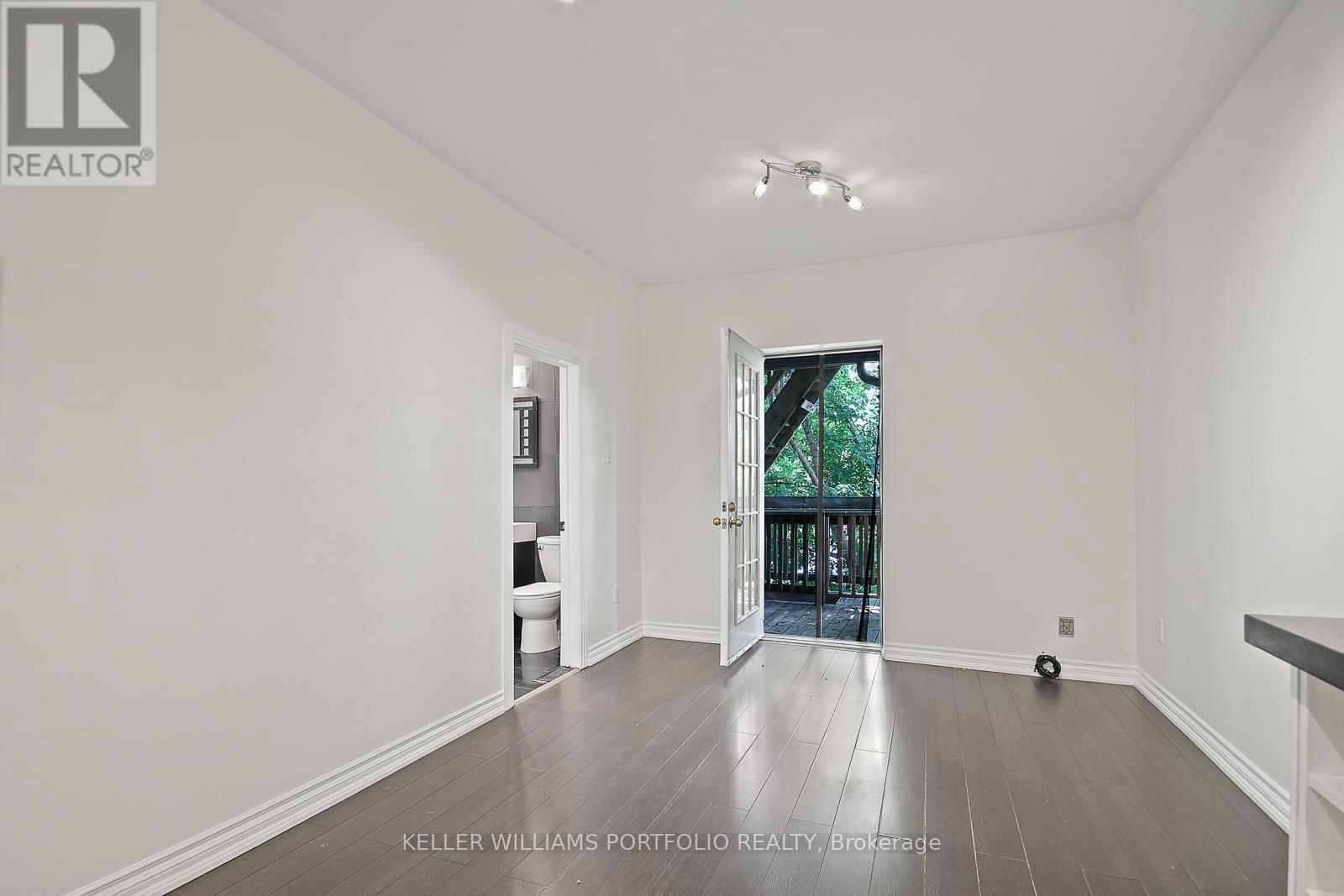 #3 - 35 HUMBERSIDE AVENUE Image 11