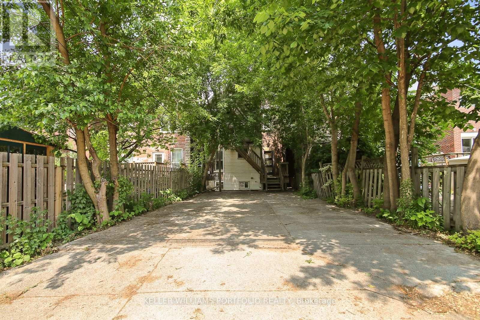 #3 - 35 HUMBERSIDE AVENUE Image 6