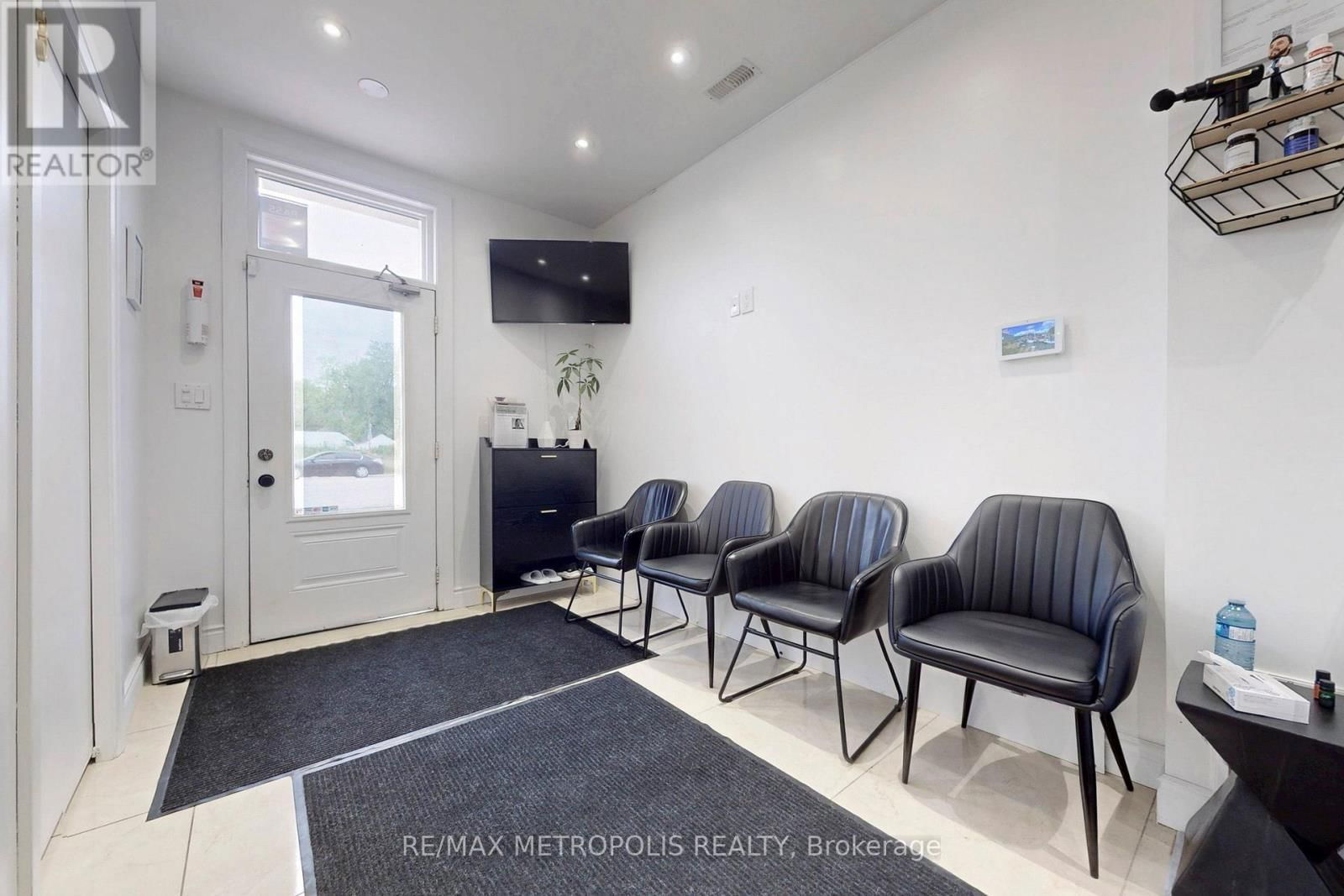 2 - 103 INSPIRE BOULEVARD Image 7