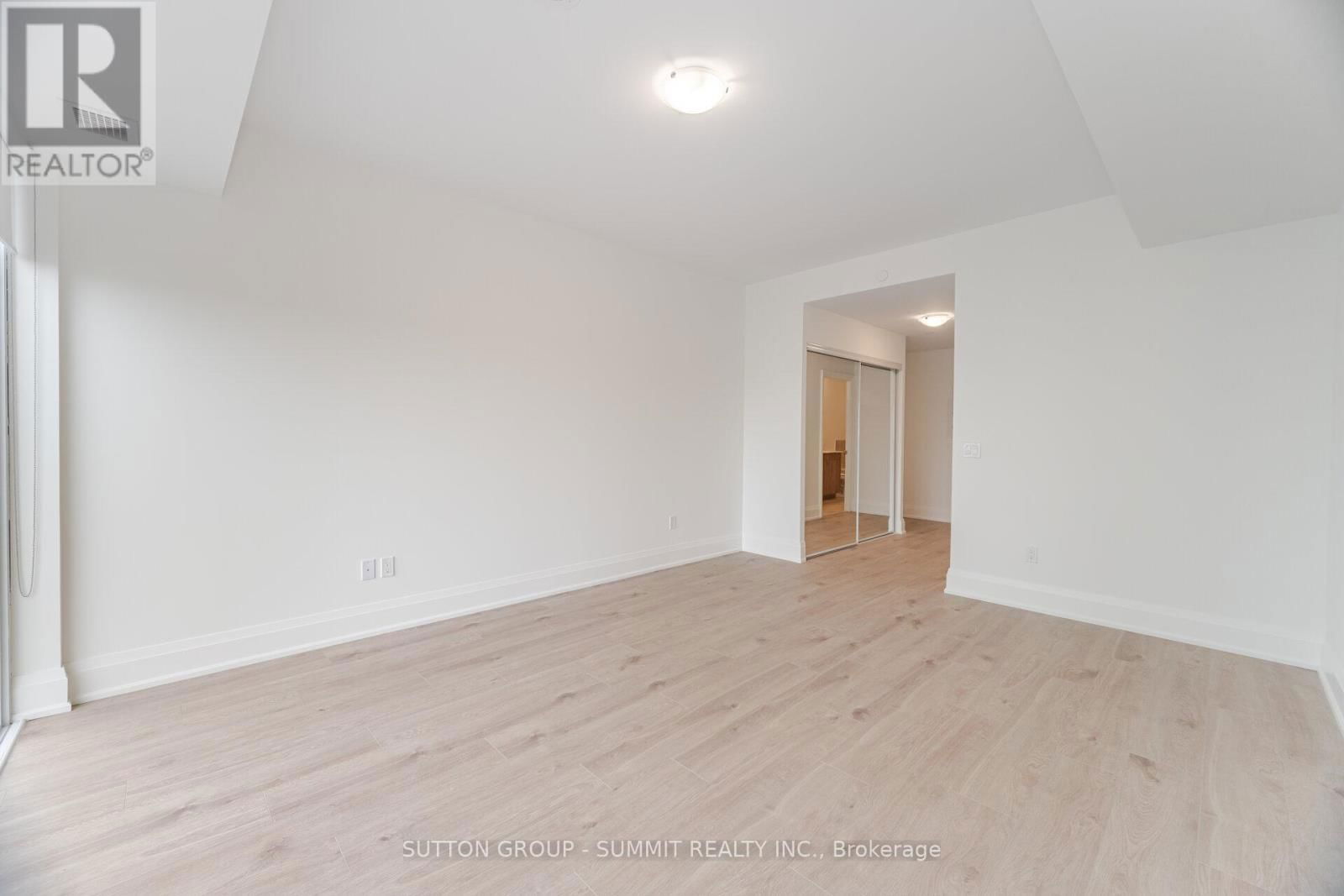 702 - 1035 SOUTHDOWN ROAD Image 25