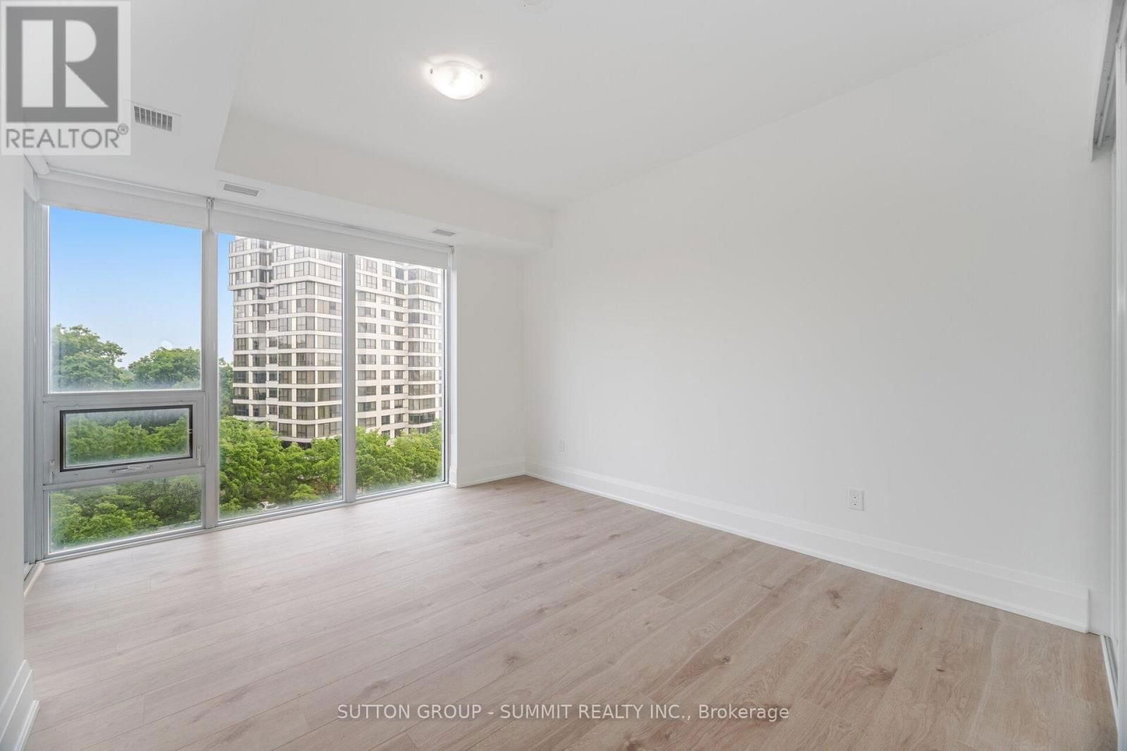 702 - 1035 SOUTHDOWN ROAD Image 30