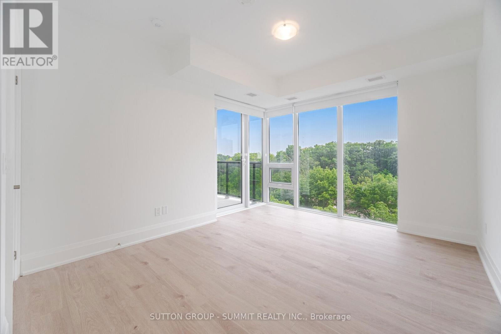 702 - 1035 SOUTHDOWN ROAD Image 31
