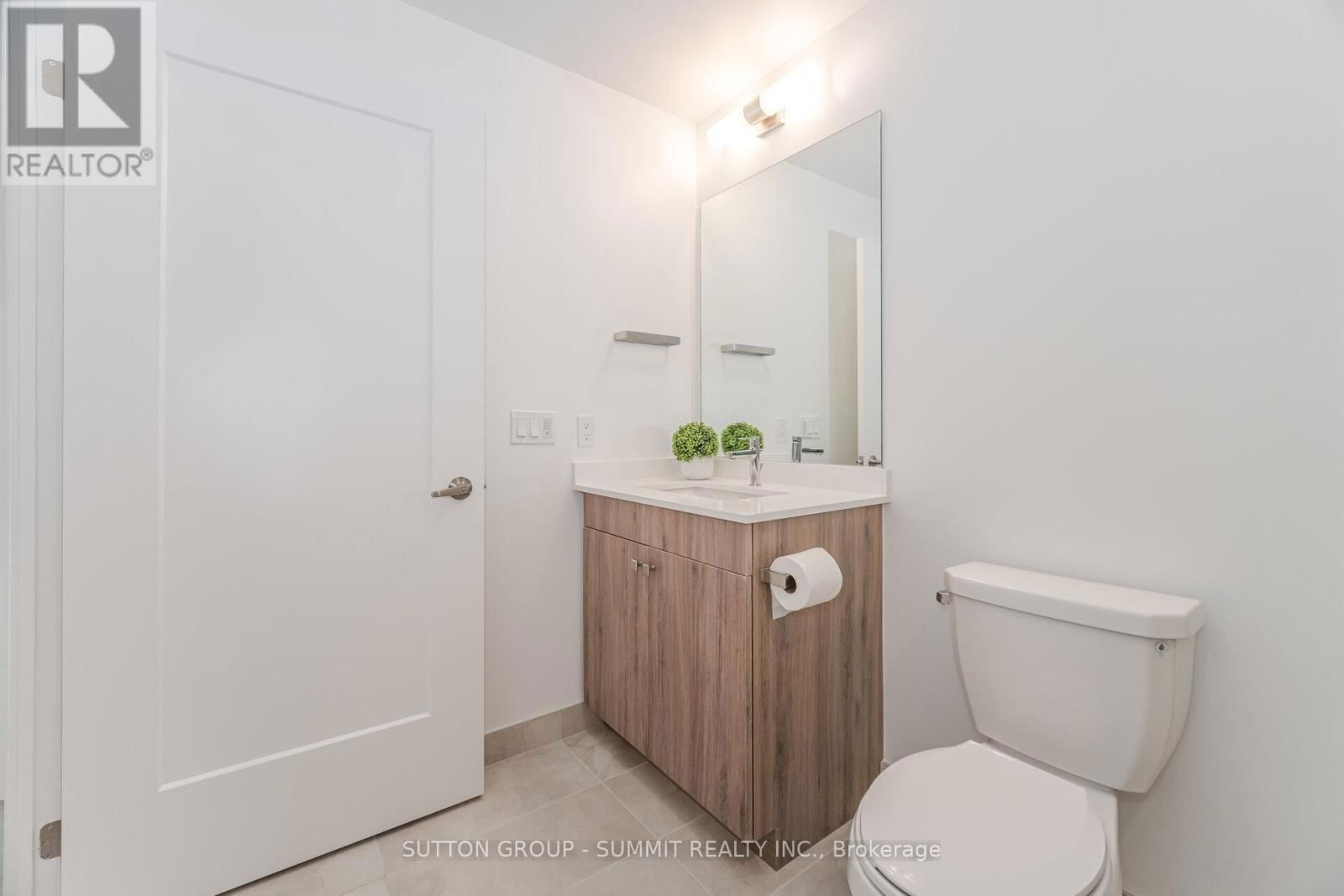 702 - 1035 SOUTHDOWN ROAD Image 35