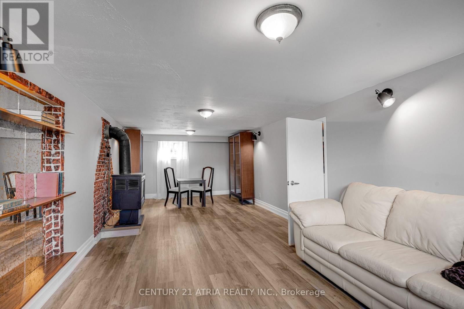 3813 BAYSWATER CRESCENT Image 18