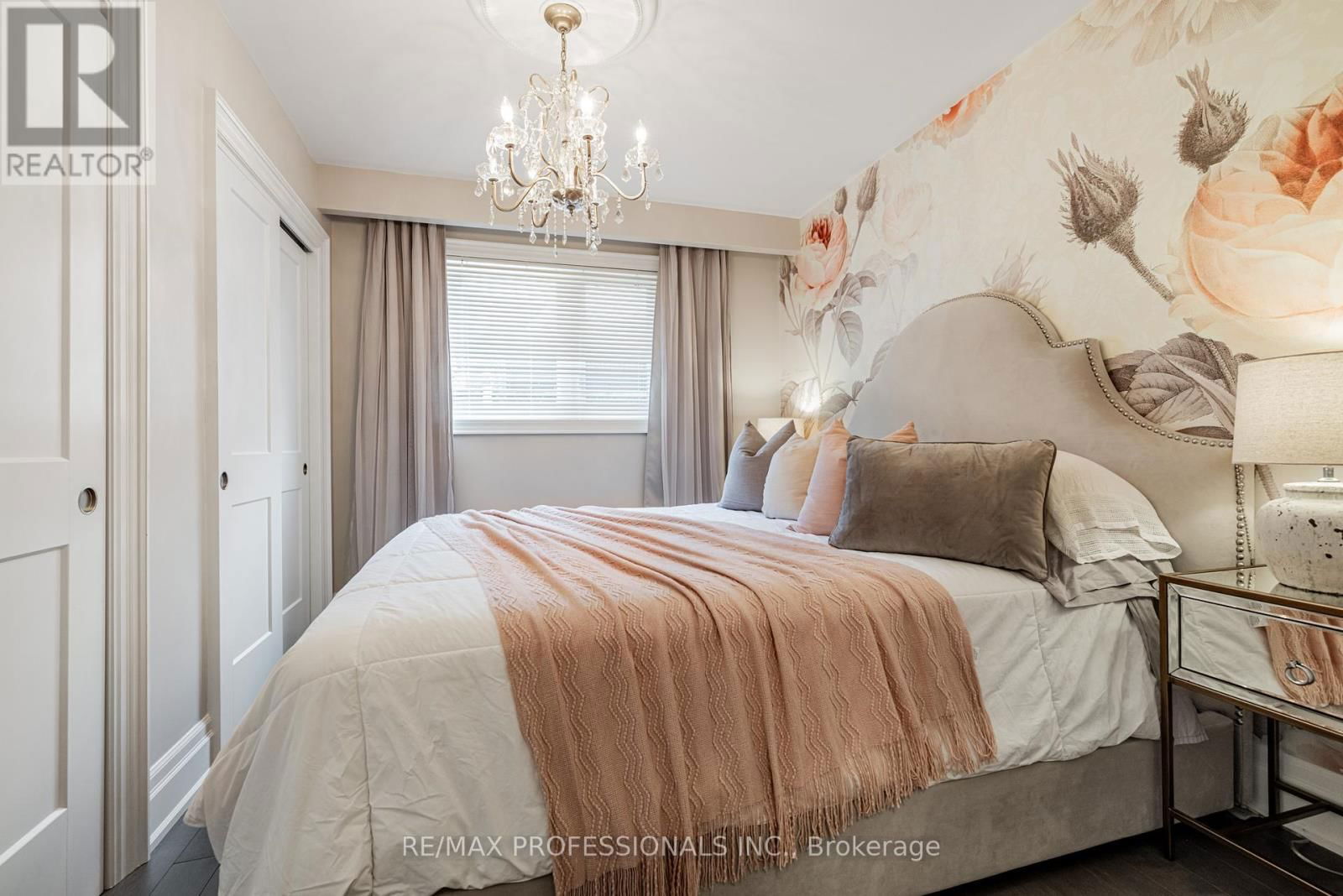 182 GRACEFIELD AVENUE Image 16