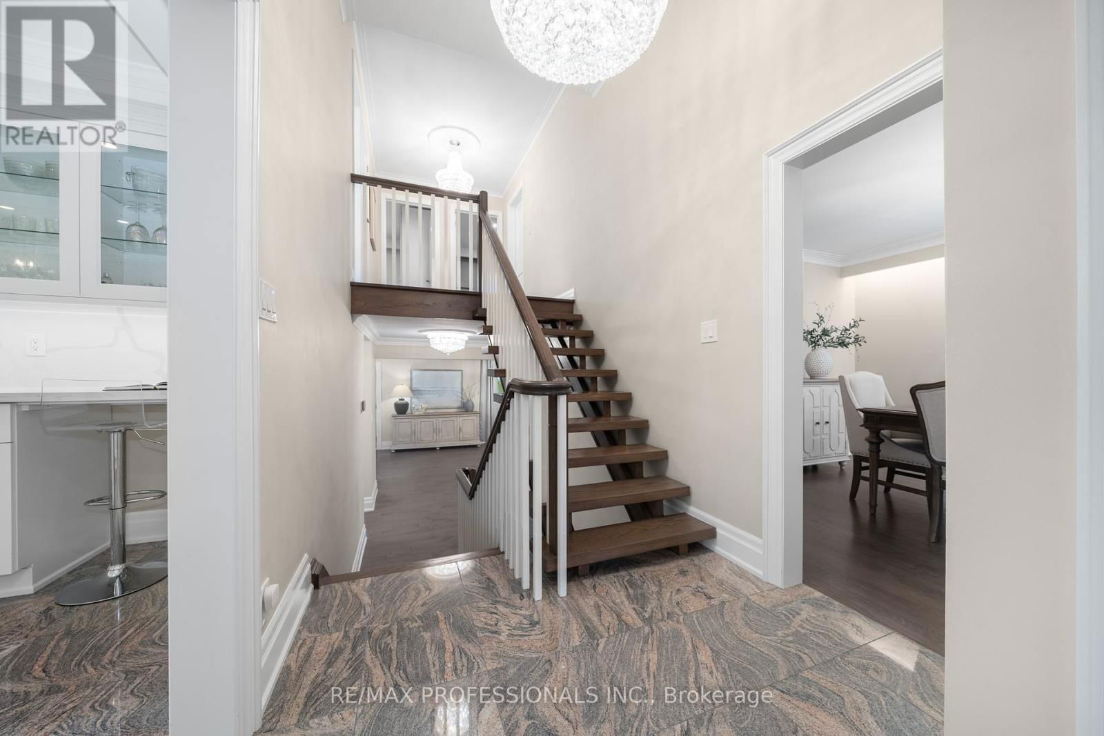 182 GRACEFIELD AVENUE Image 17