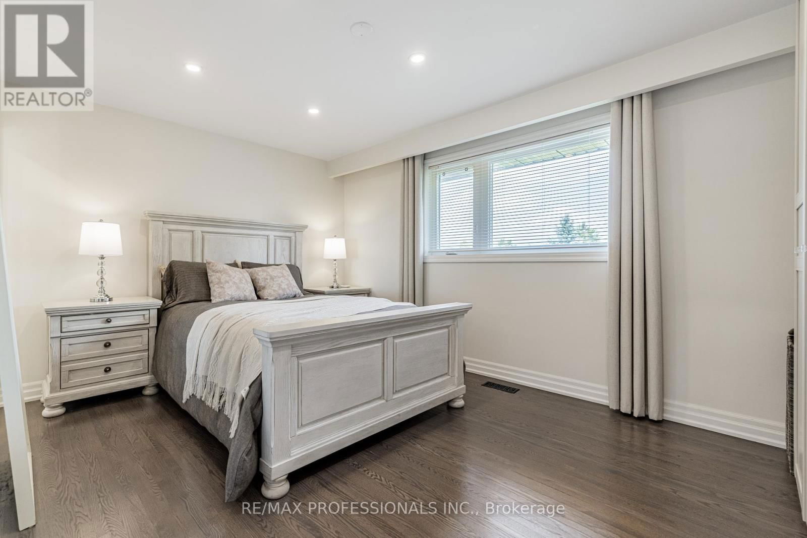 182 GRACEFIELD AVENUE Image 18