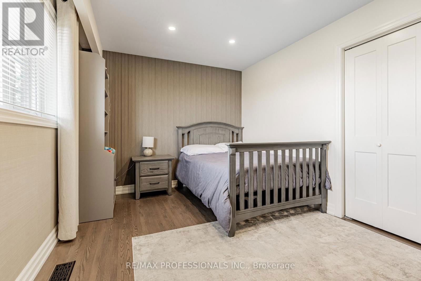 182 GRACEFIELD AVENUE Image 19