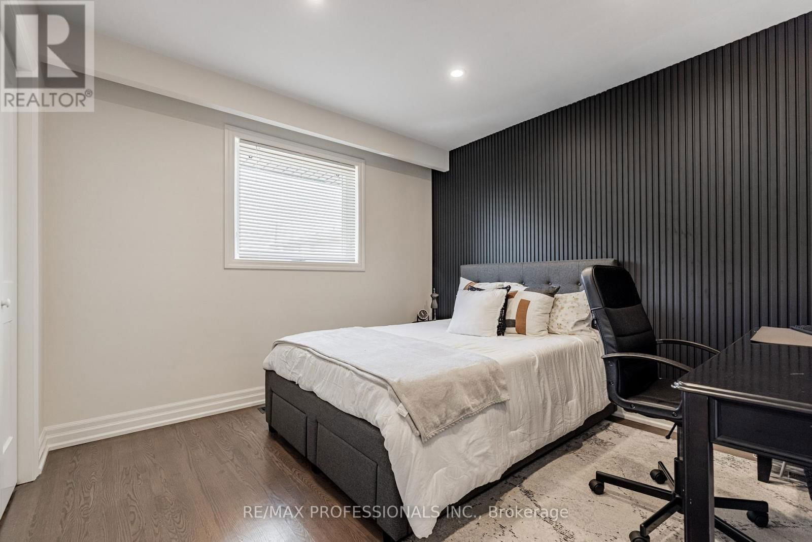 182 GRACEFIELD AVENUE Image 21