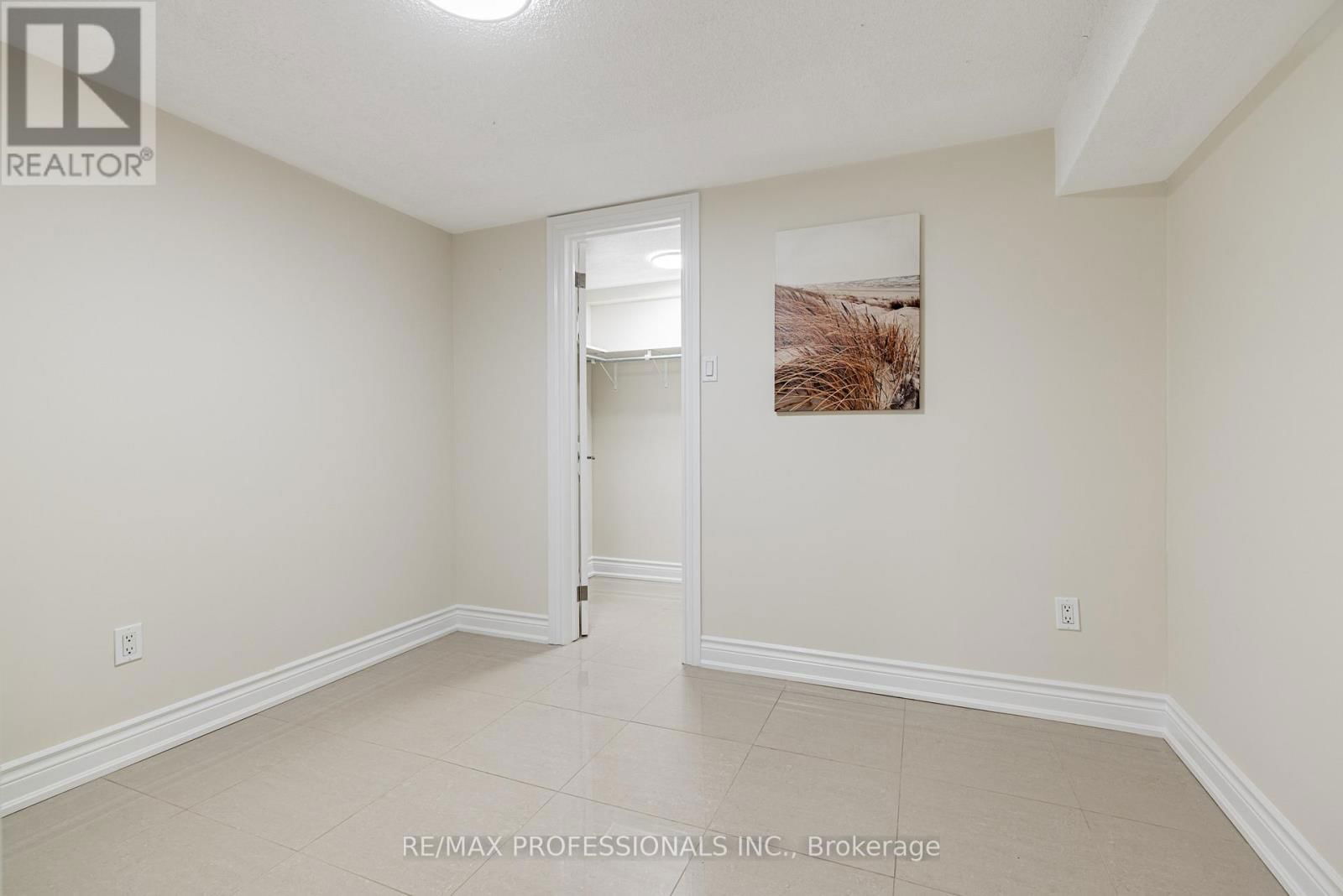 182 GRACEFIELD AVENUE Image 28