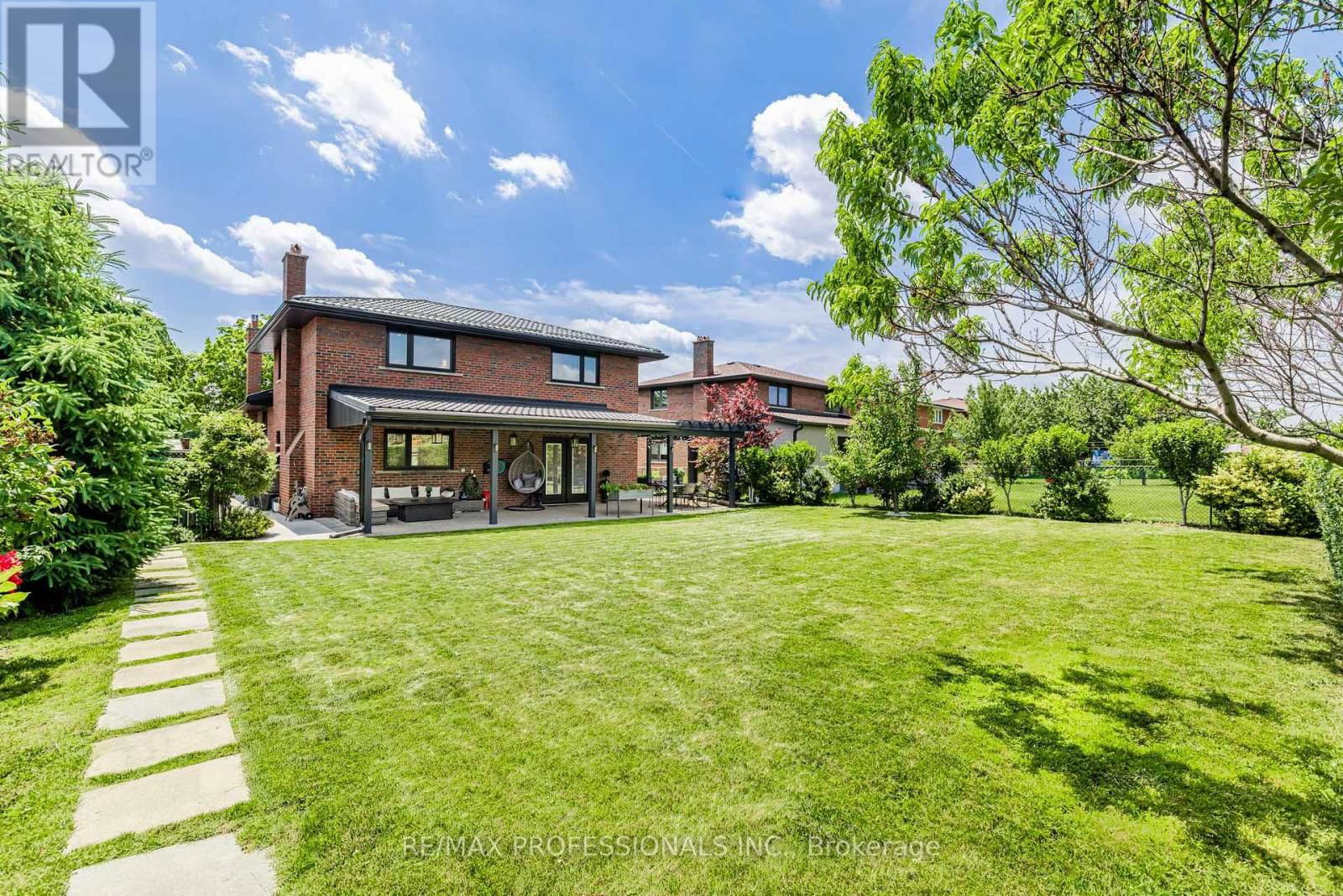 182 GRACEFIELD AVENUE Image 34