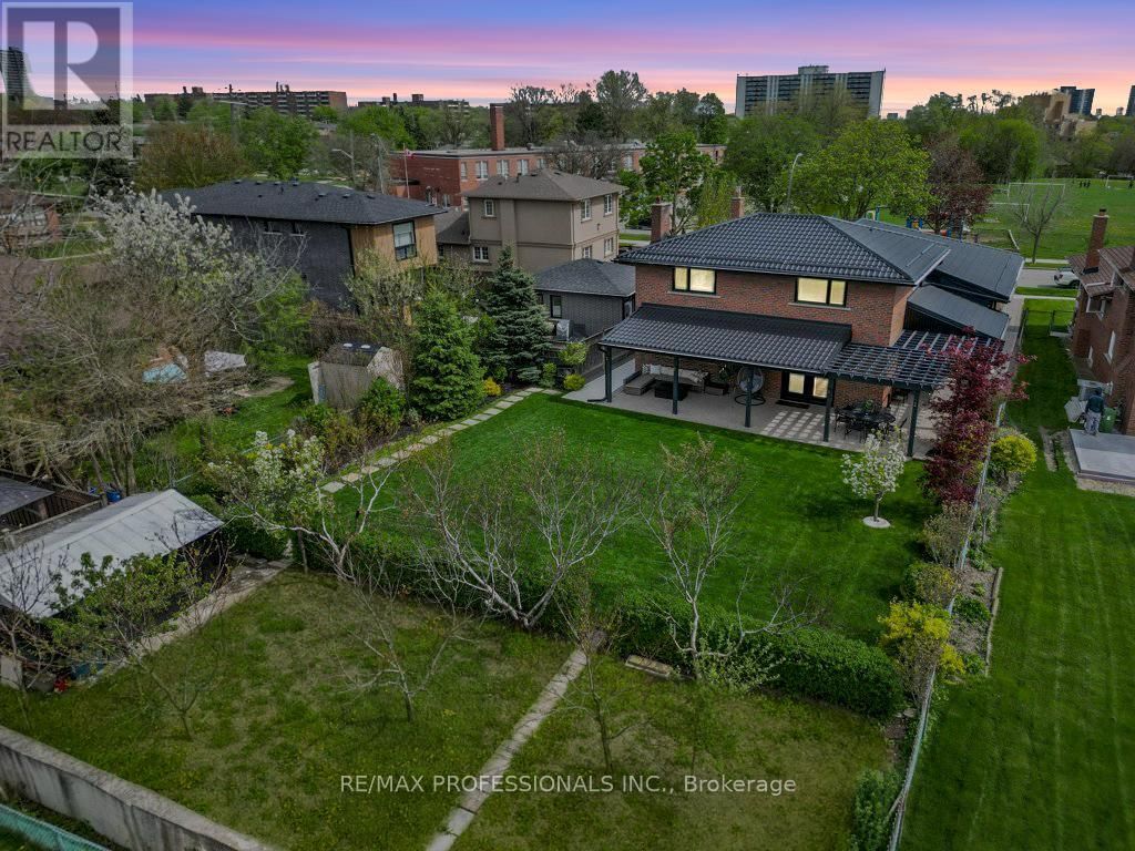 182 GRACEFIELD AVENUE Image 36